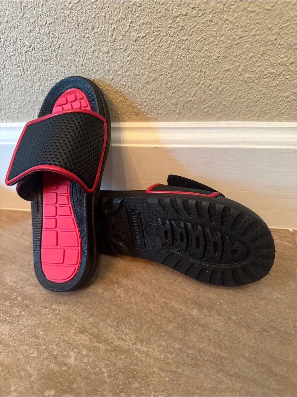 Kids size 11 slides - 2 pair- Red & Black new